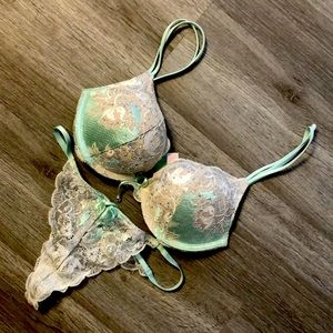 VS BOMBSHELL MINT GREEN AND IVORY